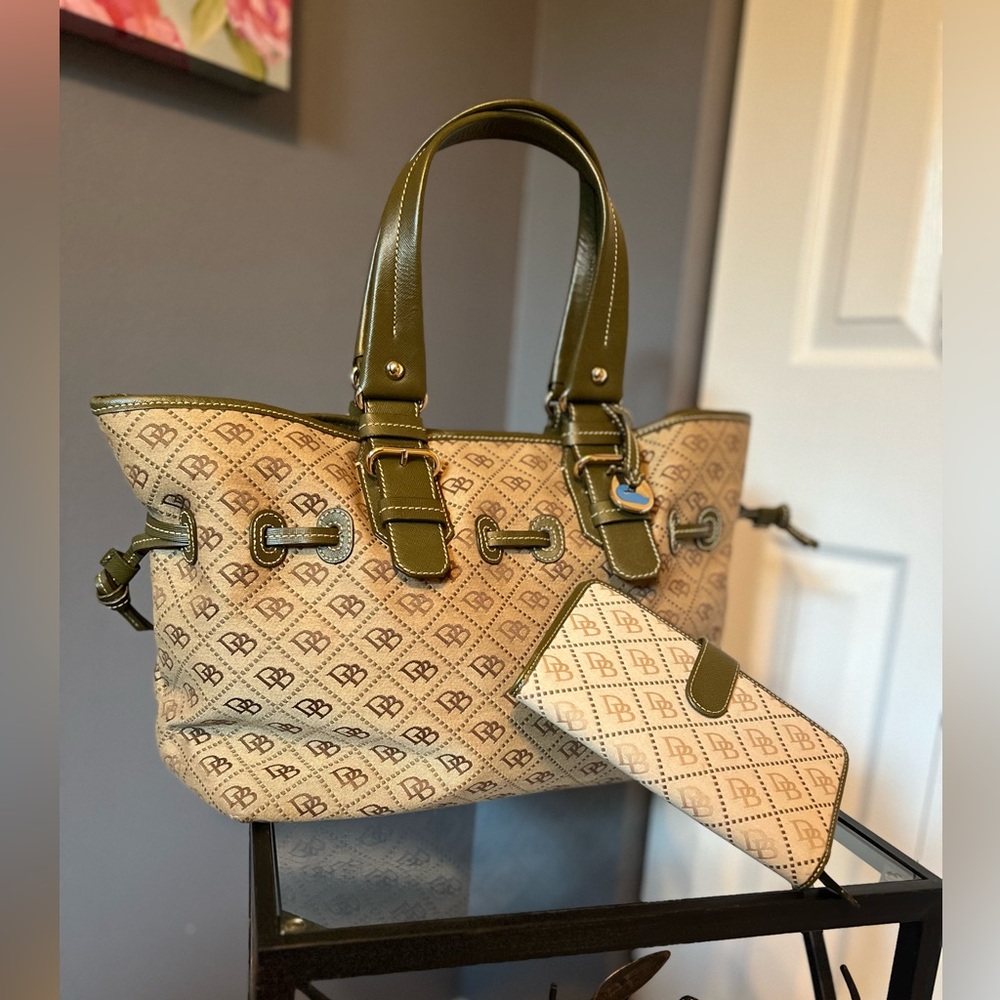 Dooney and Bourke Set Olive and Gold